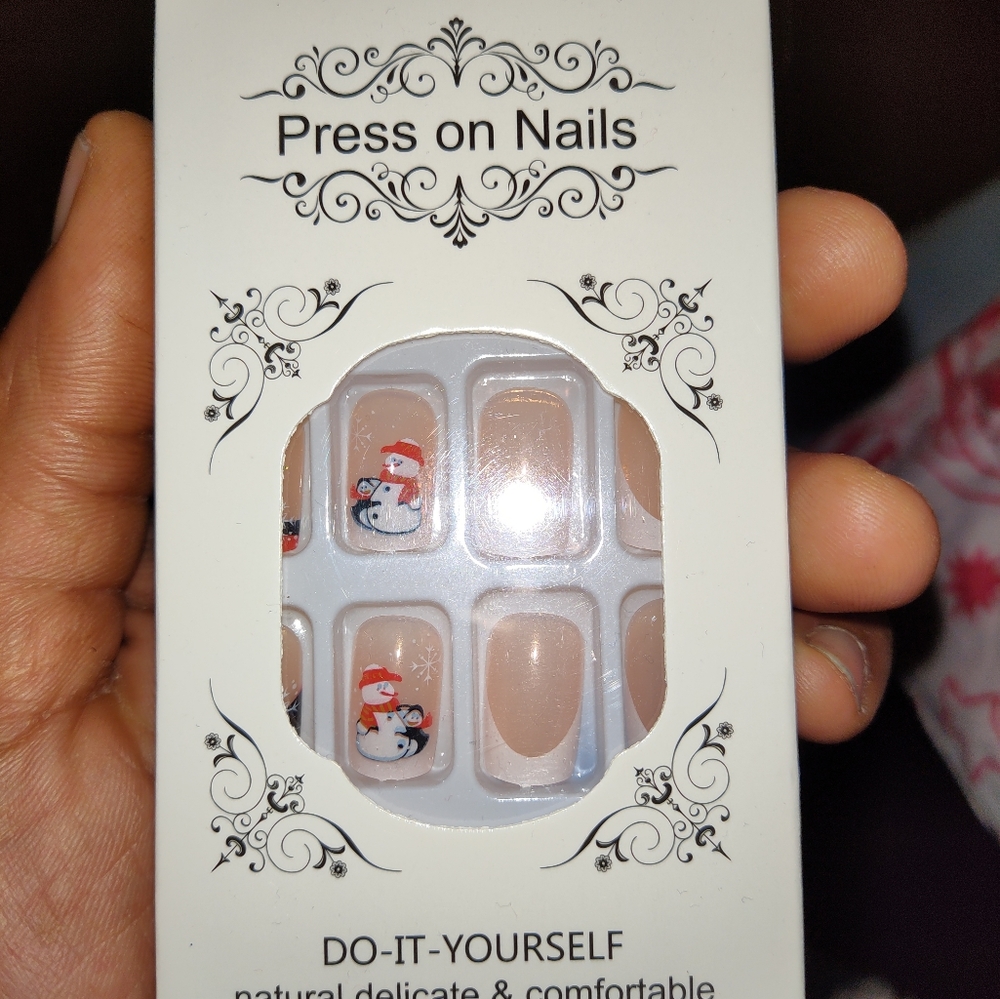 Press on nails